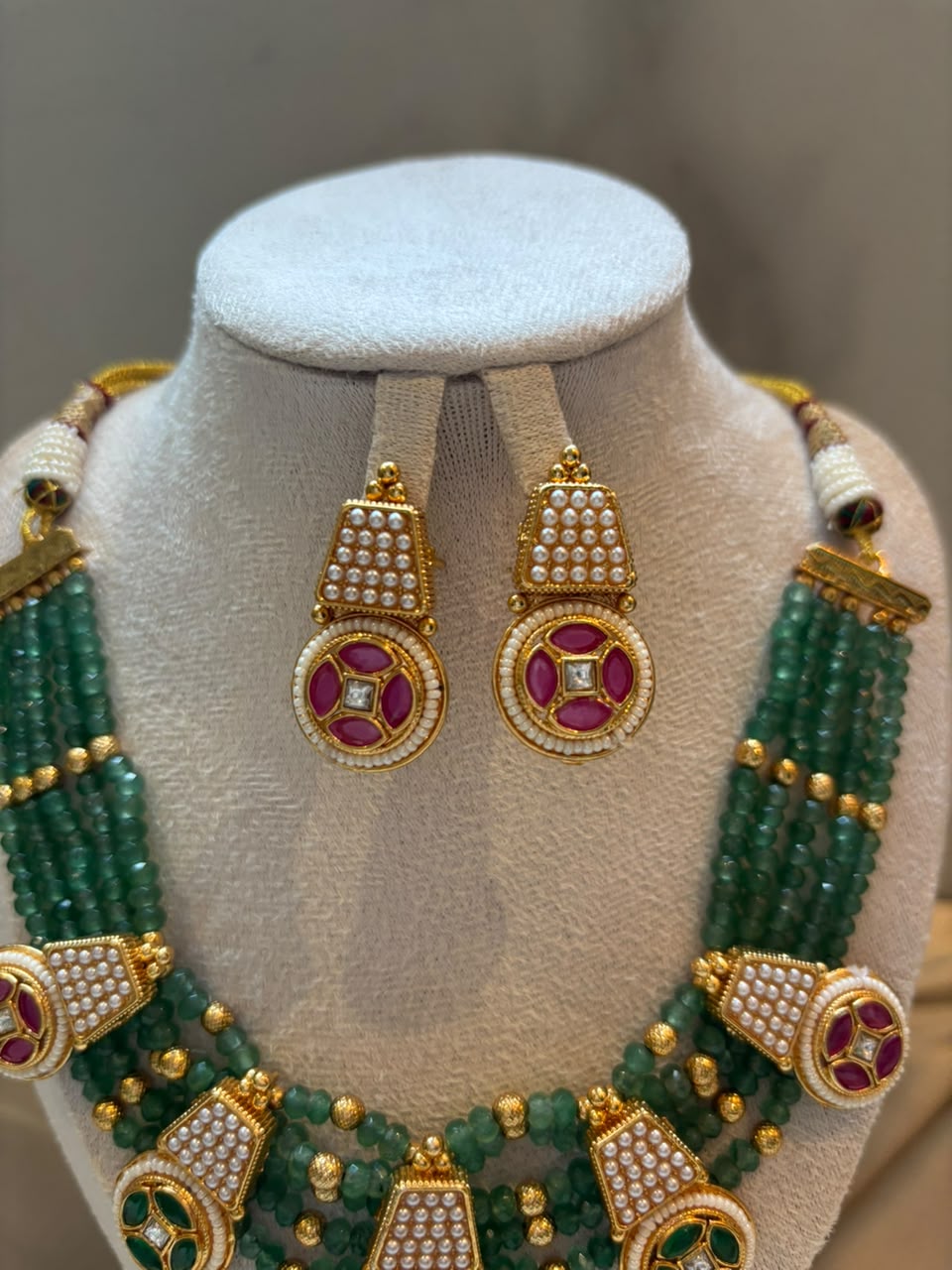 Roshni Emerald Bead & Kundan Medallion Set
