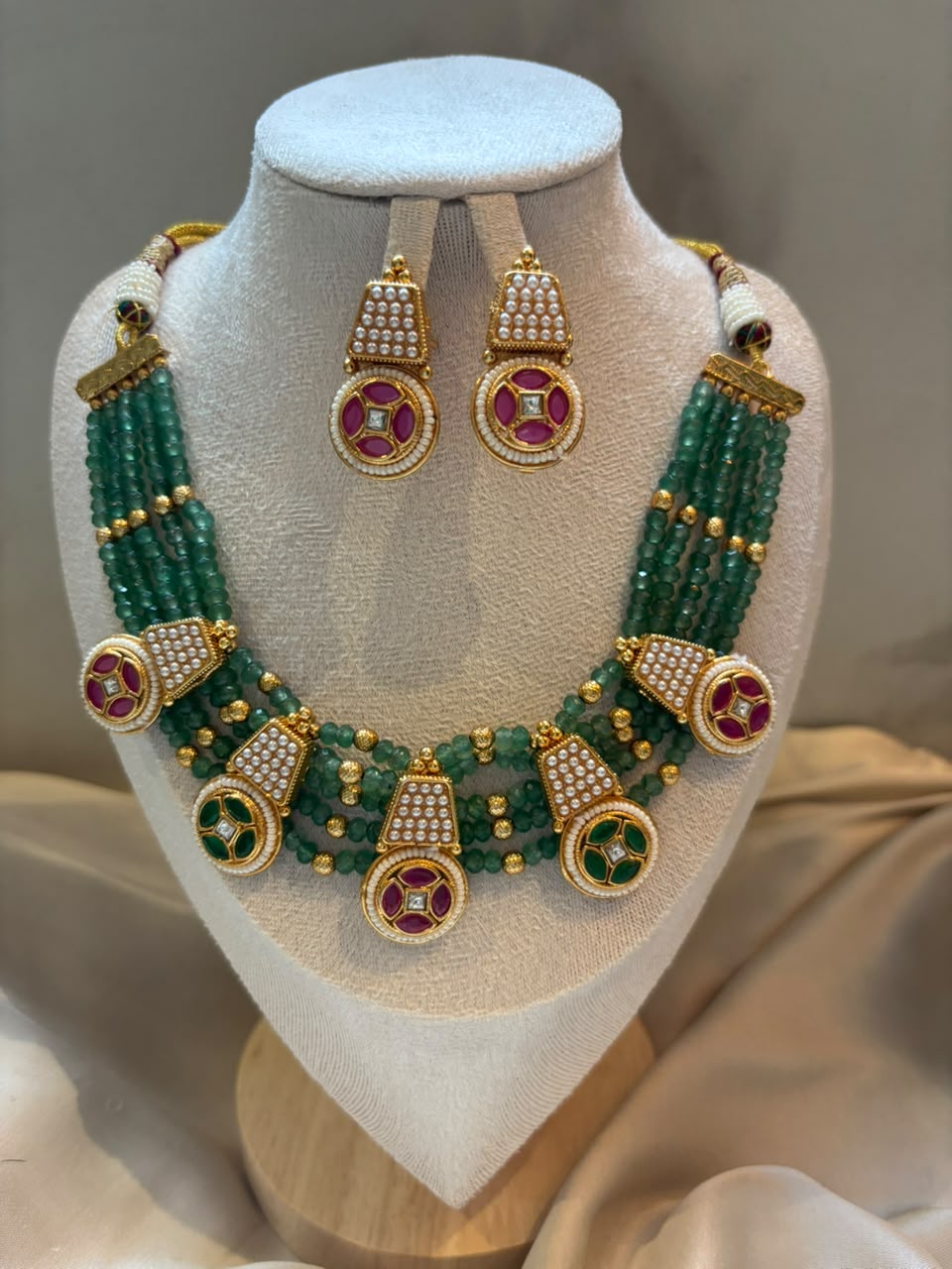 Roshni Emerald Bead & Kundan Medallion Set