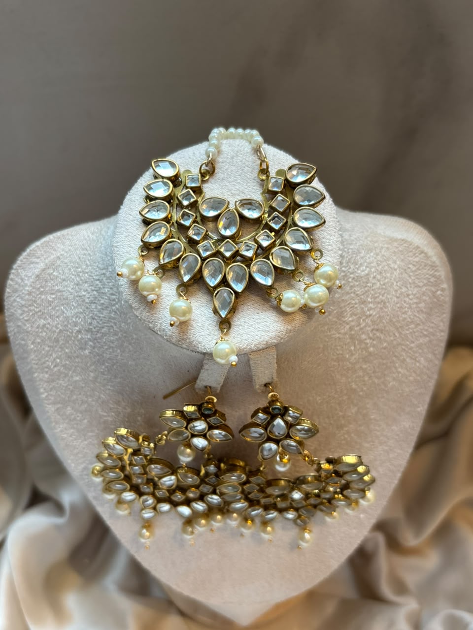 Mehrunisa Pearl & Kundan Chand Set