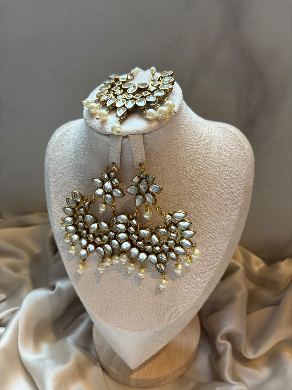 Mehrunisa Pearl & Kundan Chand Set