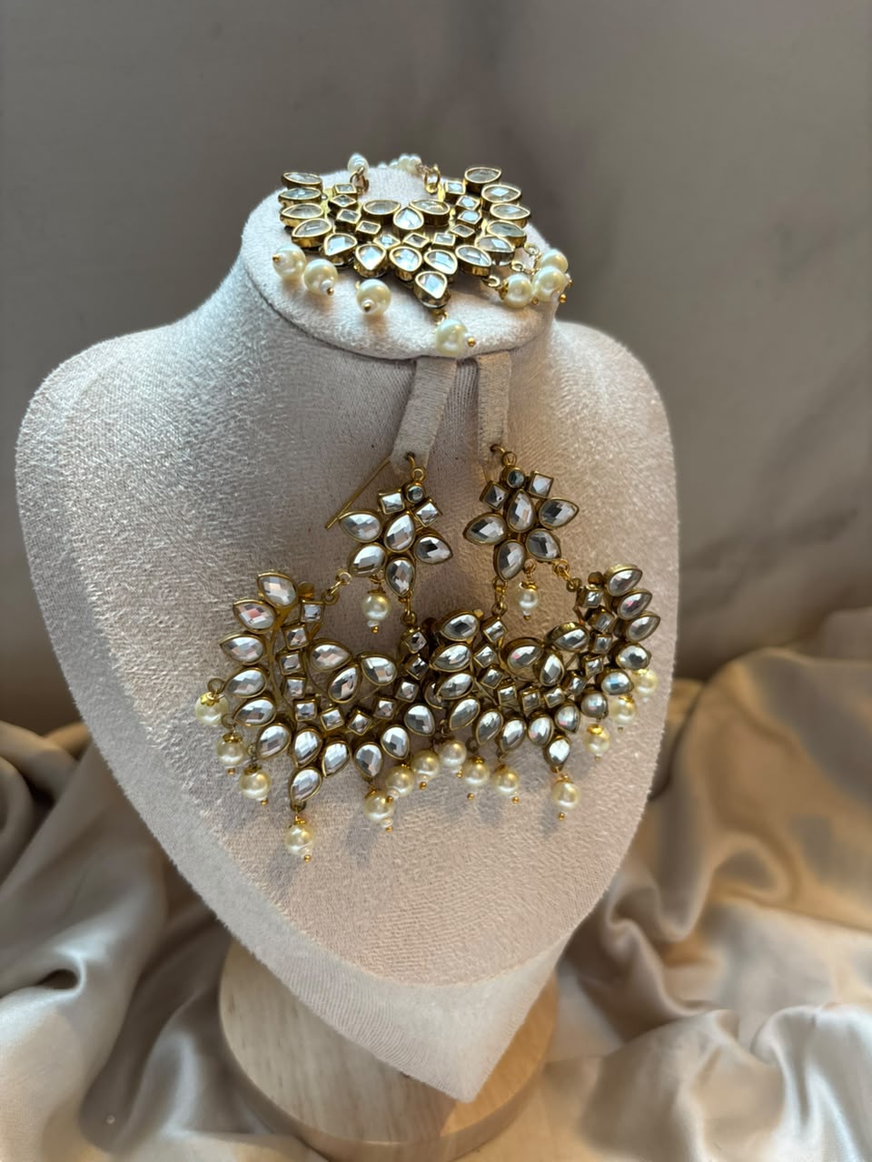 Mehrunisa Pearl & Kundan Chand Set