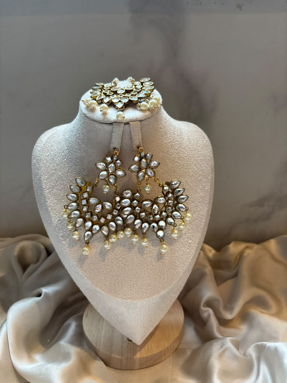 Mehrunisa Pearl & Kundan Chand Set
