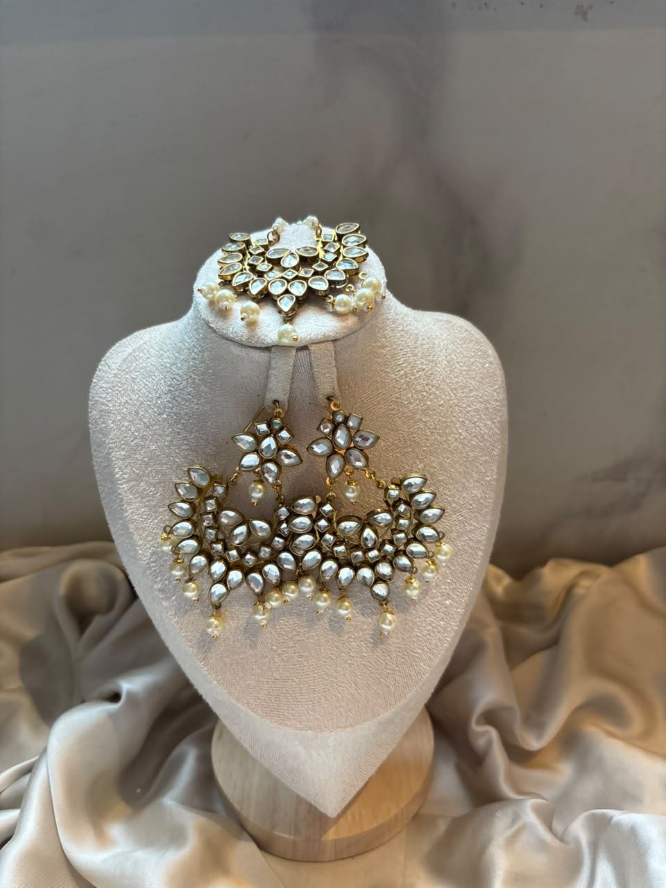 Mehrunisa Pearl & Kundan Chand Set