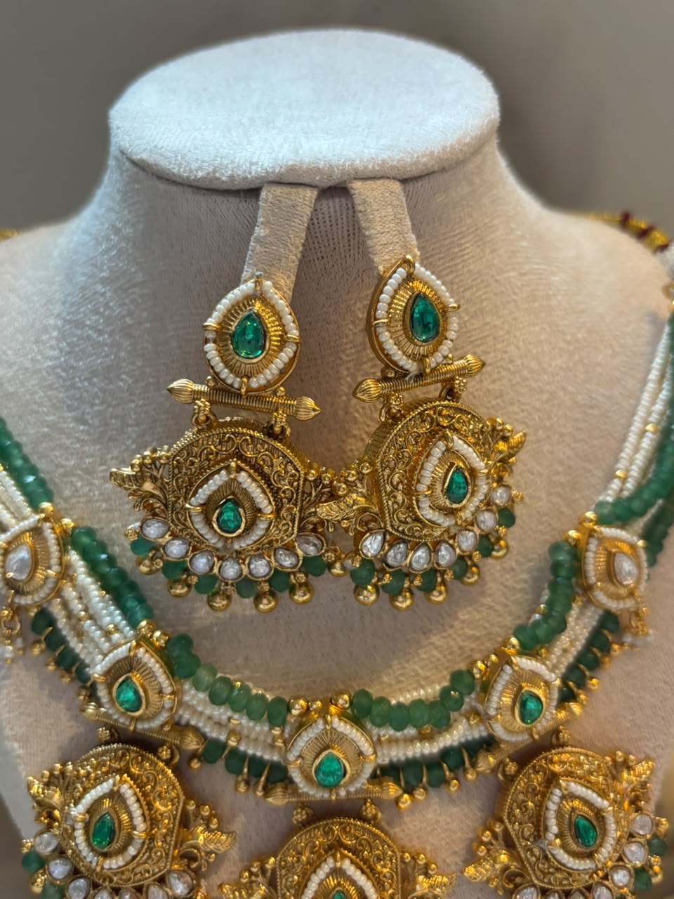 Zumurrud Emerald & Gold Motif Set