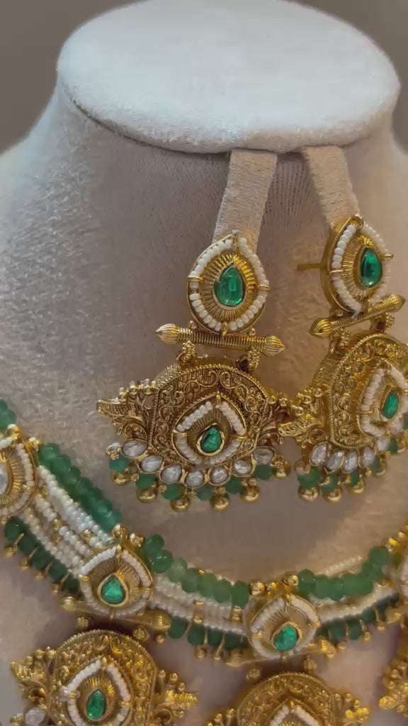 Zumurrud Emerald & Gold Motif Set